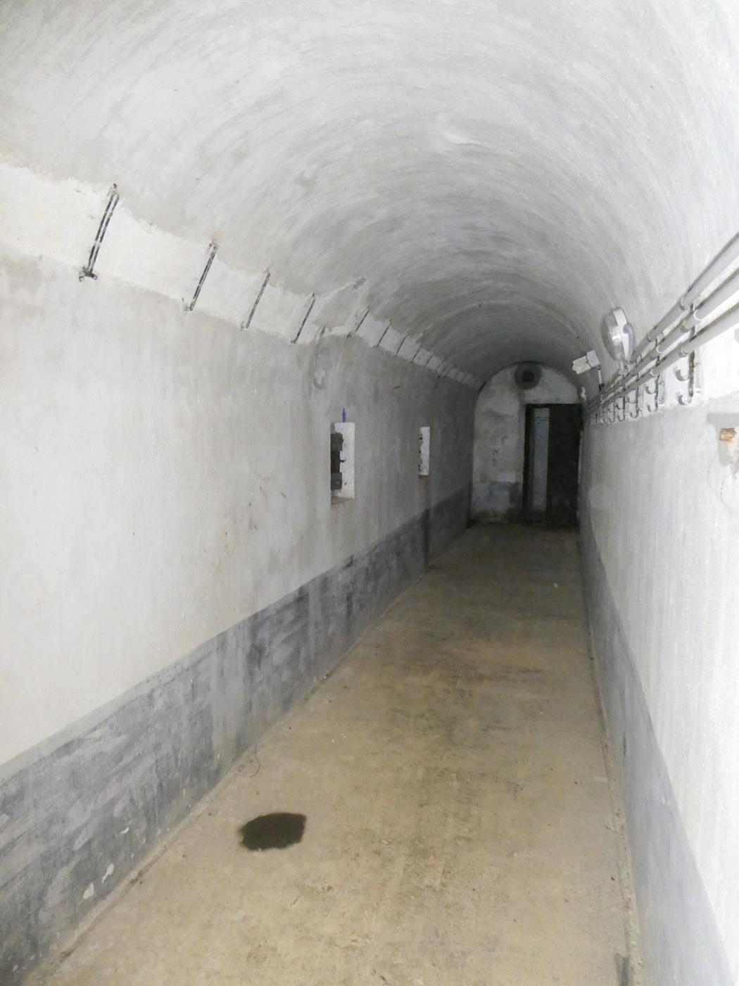 Ligne Maginot - MONT AGEL - (Ouvrage d'artillerie) - Bloc 3
Les créneaux de défense  - ELLENA Daniel - CUNY Philippe