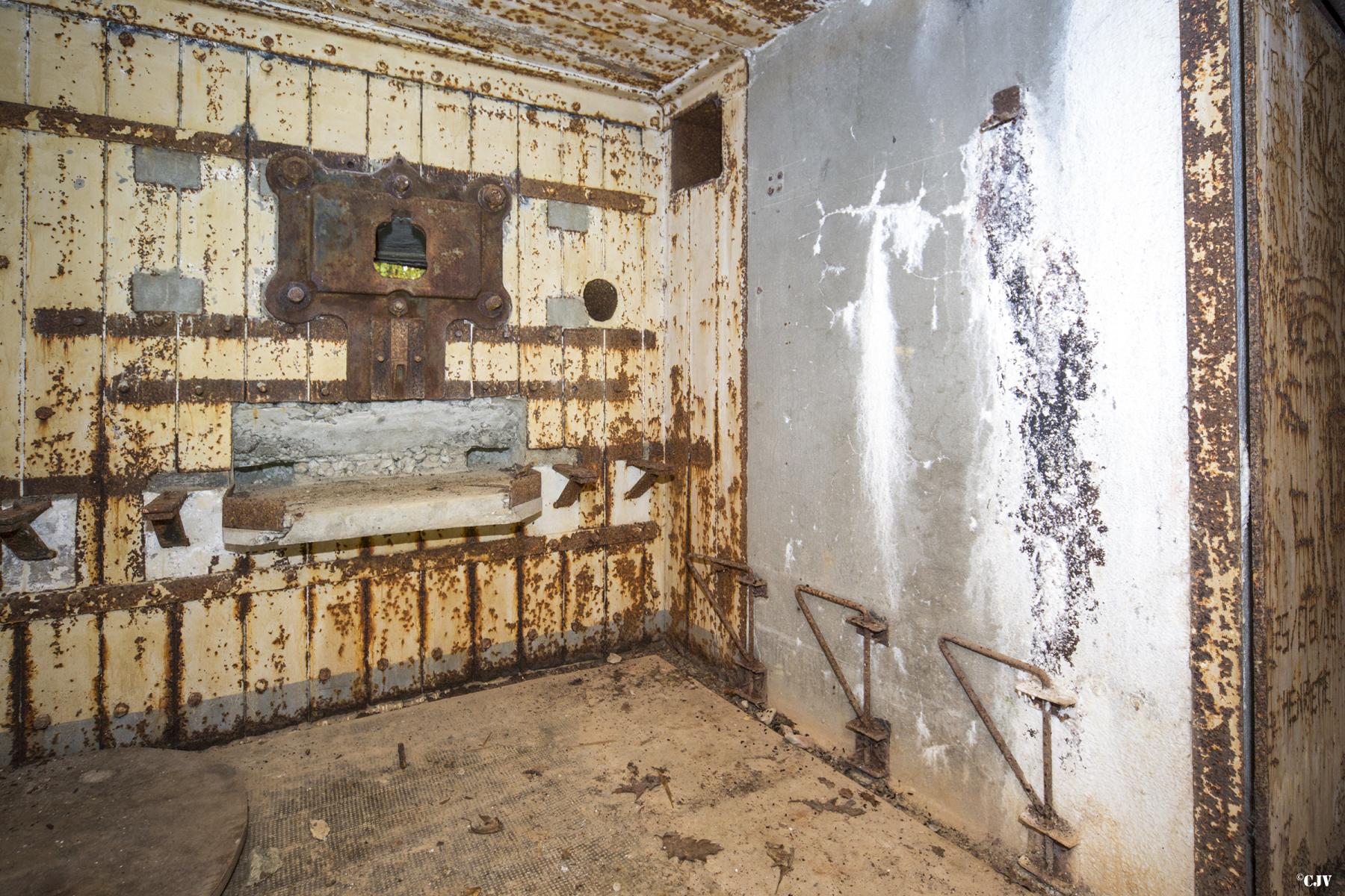 Ligne Maginot - 111 - BETTLACH NORD - (Casemate d'infanterie - Double) - Chambre de tir mitrailleuse nord - Lia VERMEULEN