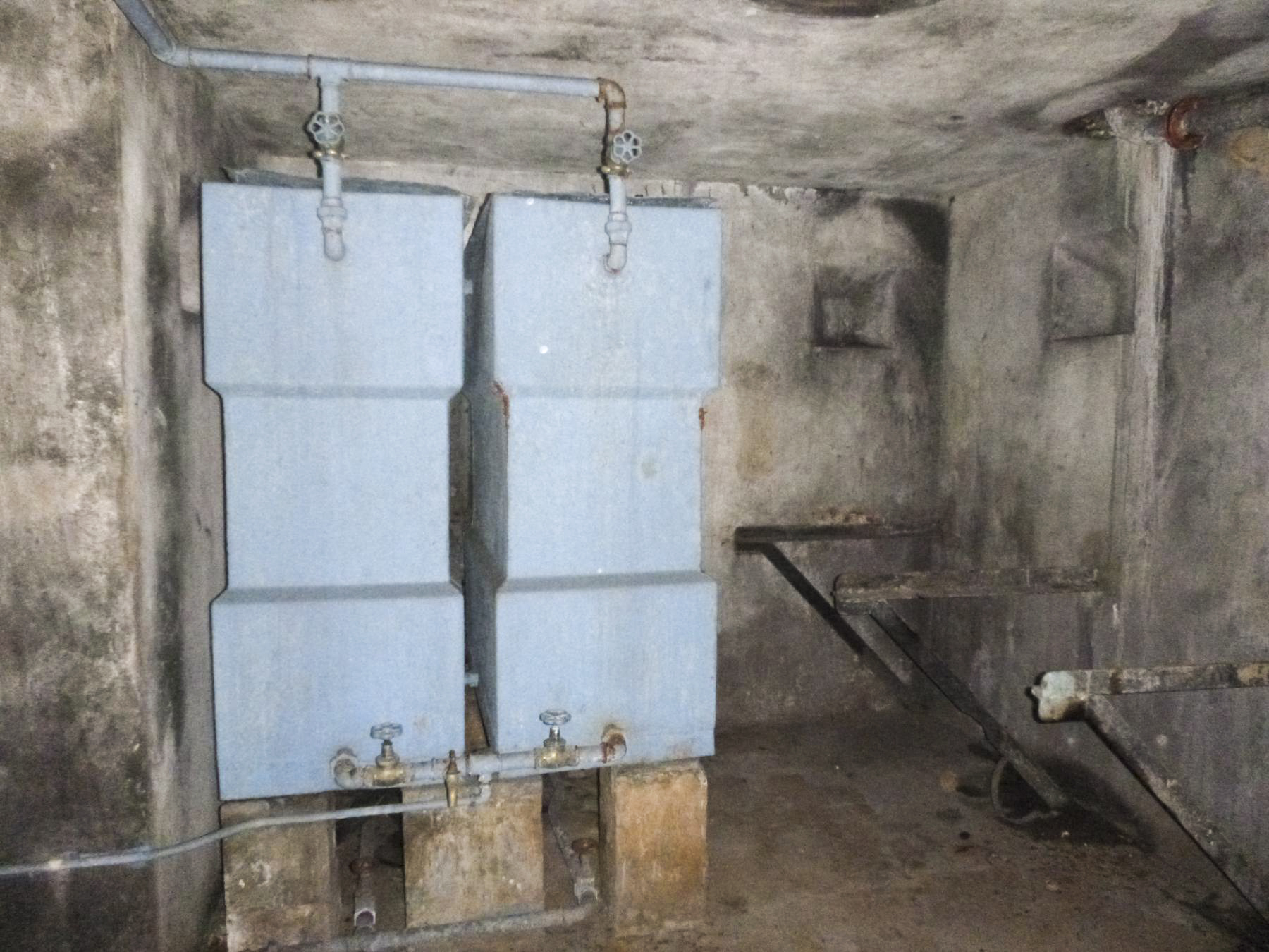 Ligne Maginot - FOUR A CHAUX - FAC - (Ouvrage d'artillerie) - Bloc 3
Réservoir d'eau - J.Luc