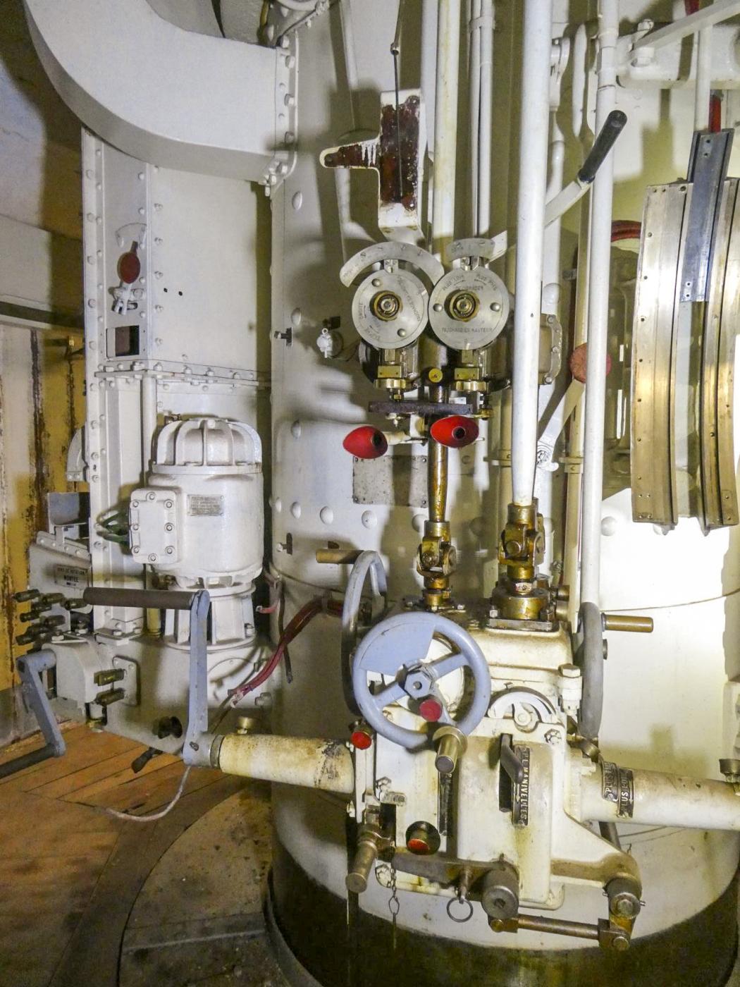 Ligne Maginot - MONT AGEL - (Ouvrage d'artillerie) - Bloc 5
Niveau intermédiaire de la tourelle - ELLENA Daniel - CUNY Philippe