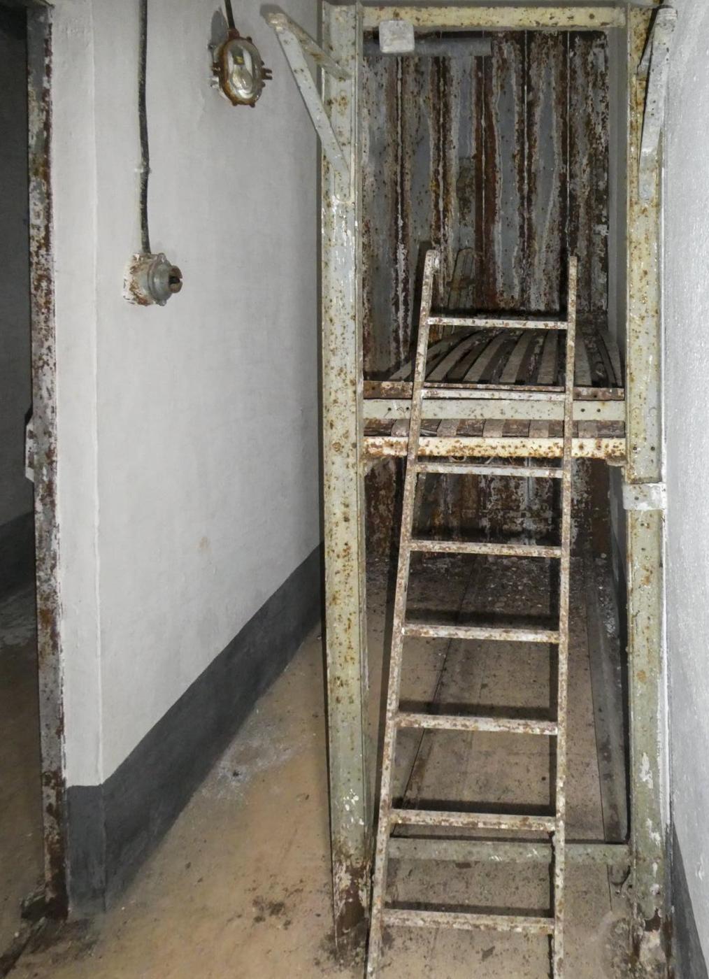 Ligne Maginot - MONT AGEL - (Ouvrage d'artillerie) - Bloc 5
Chambrée - ELLENA Daniel - CUNY Philippe