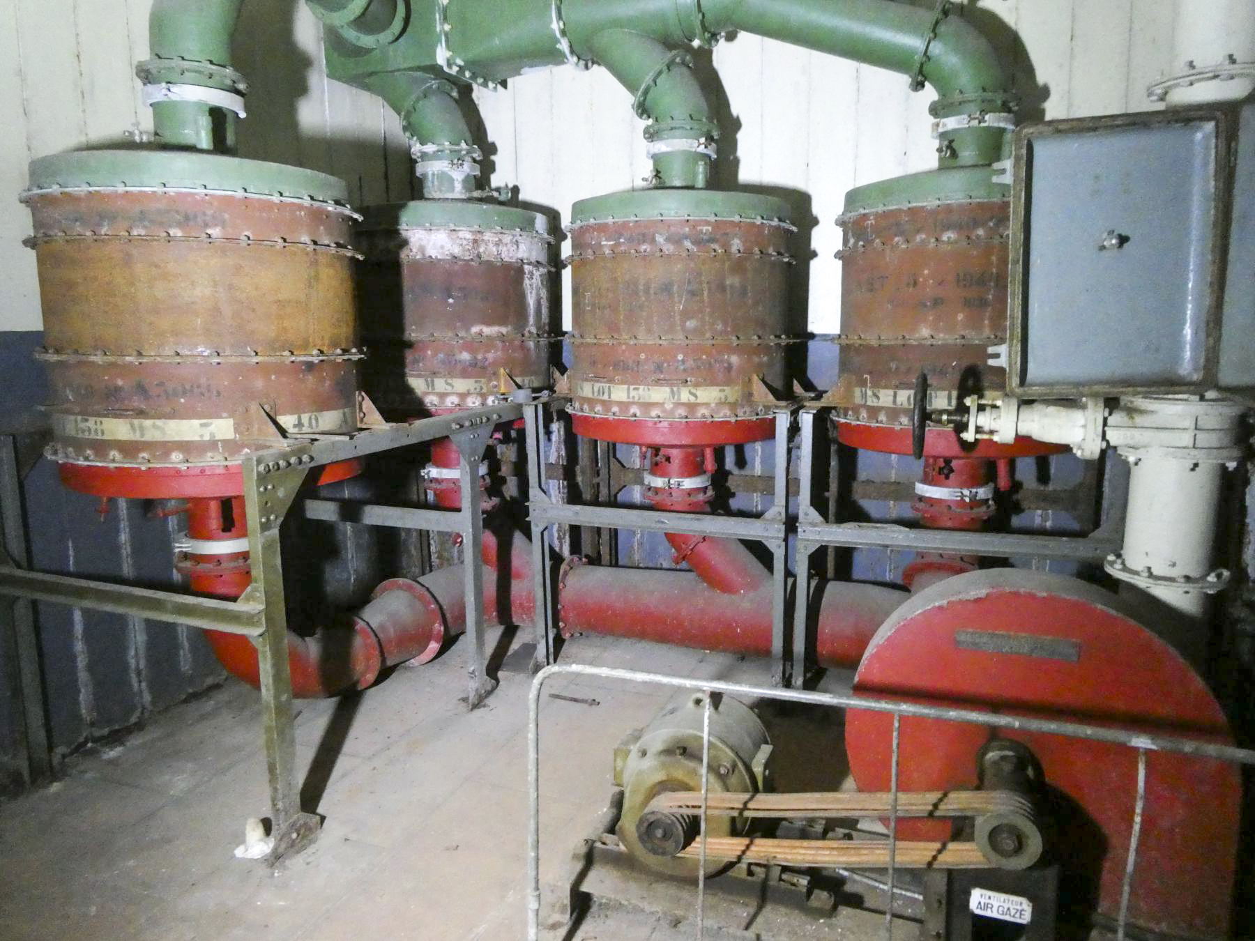 Ligne Maginot - MONT AGEL - (Ouvrage d'artillerie) - Bloc 6
Etage intermediaire 
Ventilation - ELLENA Daniel - CUNY Philippe