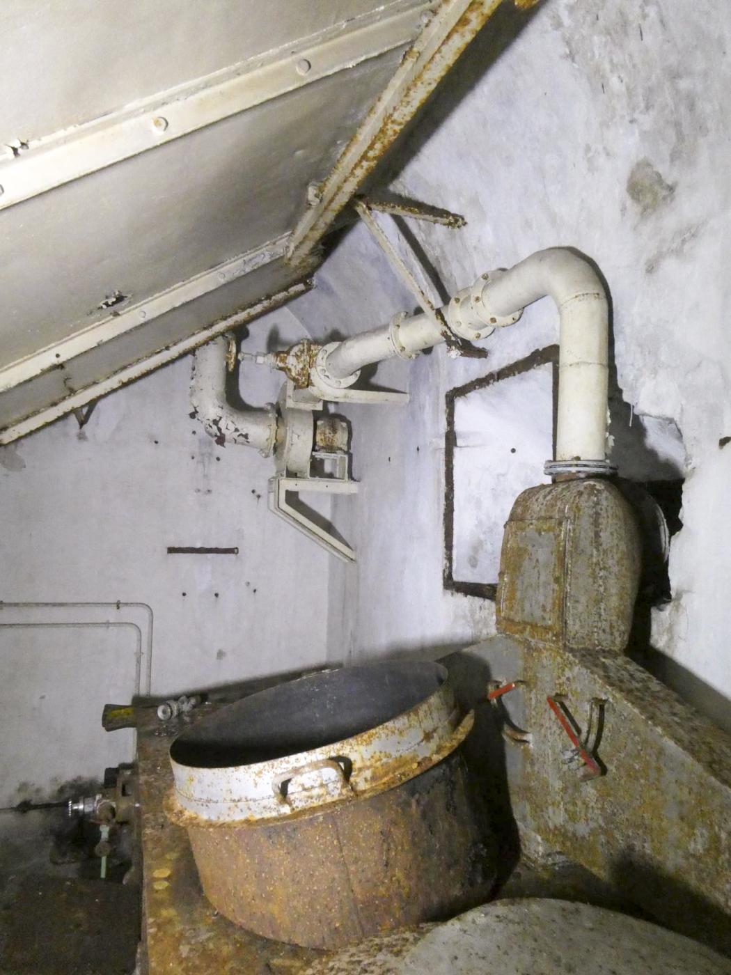 Ligne Maginot - MONT AGEL - (Ouvrage d'artillerie) - Evacuation des fumées - ELLENA Daniel - CUNY Philippe