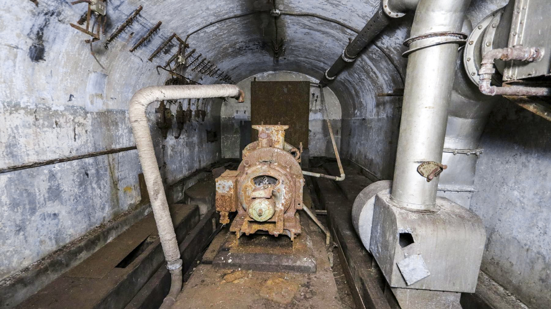 Ligne Maginot - FROHMUHL (PC DU QUARTIER KAPELLENHOF - II/153° RIF) - (Abri) - L'usine électrique
Moteur Supdi et groupe moto ventilateur - Philippe EVA