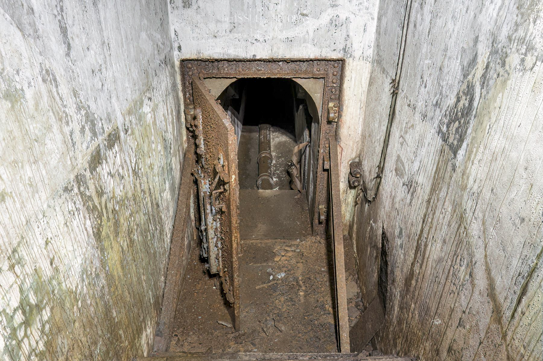 Ligne Maginot - FROHMUHL (PC DU QUARTIER KAPELLENHOF - II/153° RIF) - (Abri) - L'égout visitable - David Palmer