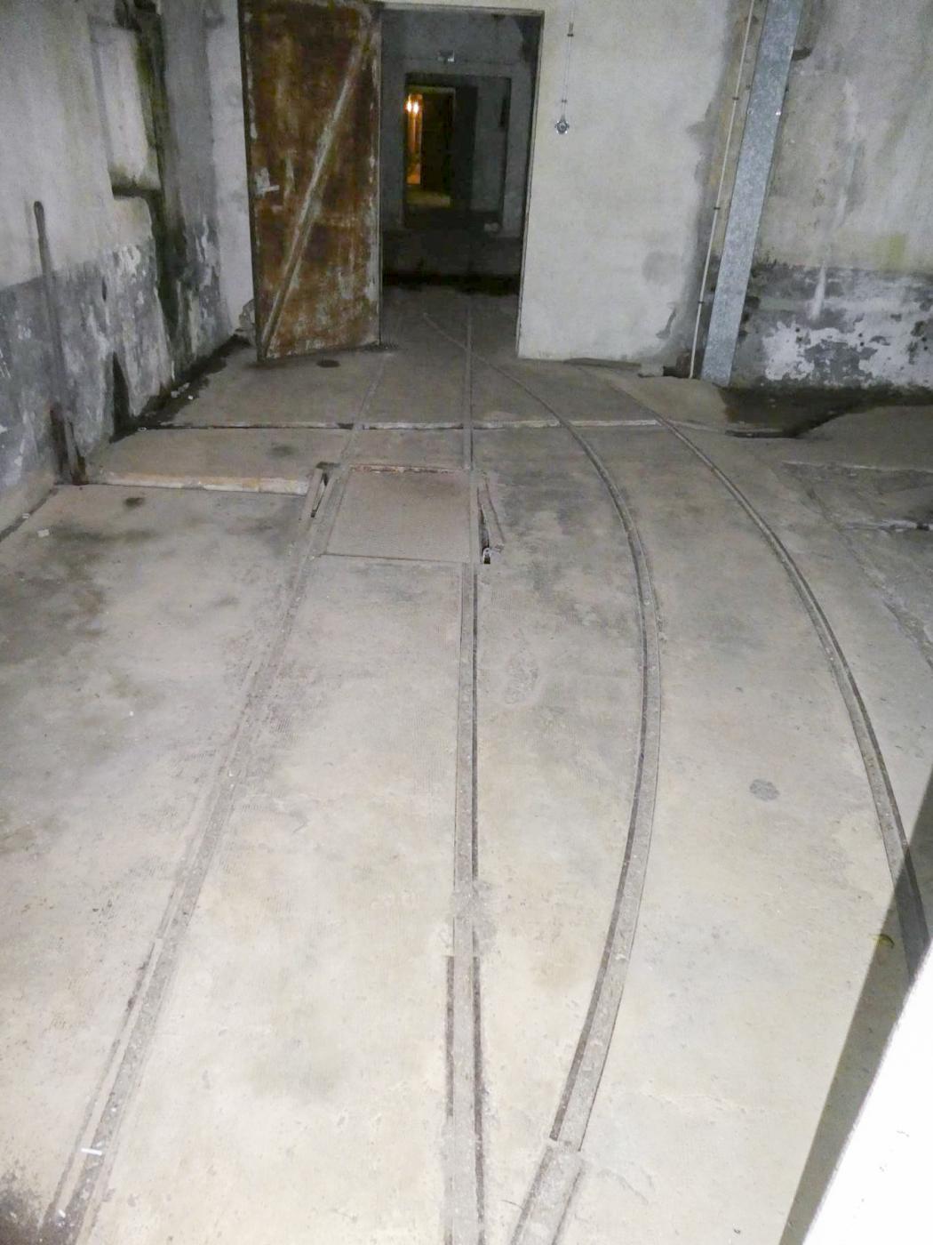 Ligne Maginot - MONT AGEL - (Ouvrage d'artillerie) - Bloc 3
Évitement de la voie de 60

















 - ELLENA Daniel - CUNY Philippe
