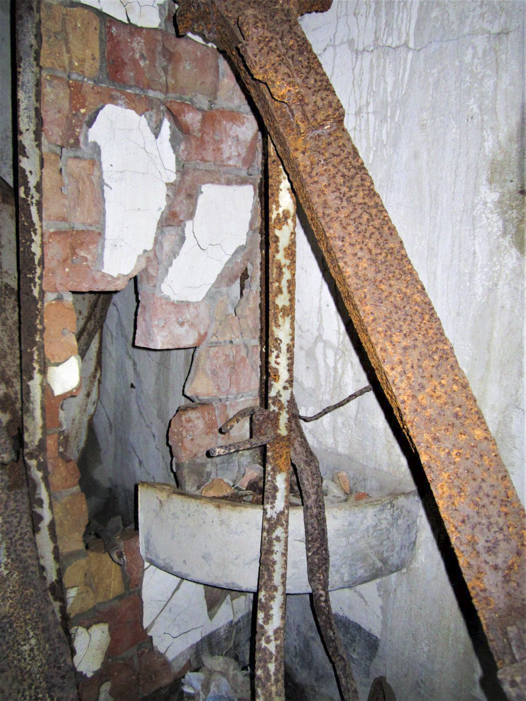 Ligne Maginot - HOCHWALD C5 - (Casemate d'infanterie) - Lavabo à coté de la latrine  - Gregory Fuchs