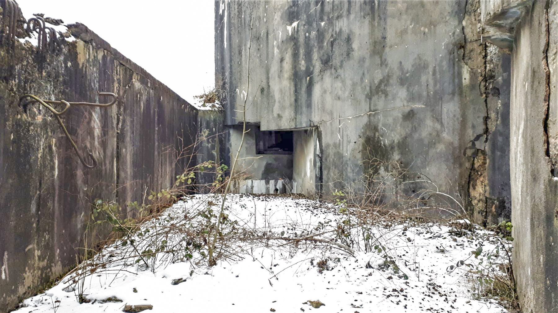 Ligne Maginot - HOCHWALD - (Ouvrage d'artillerie) - Bloc  13
Créneau FM de défense de l'issue de secours - Gregory Fuchs