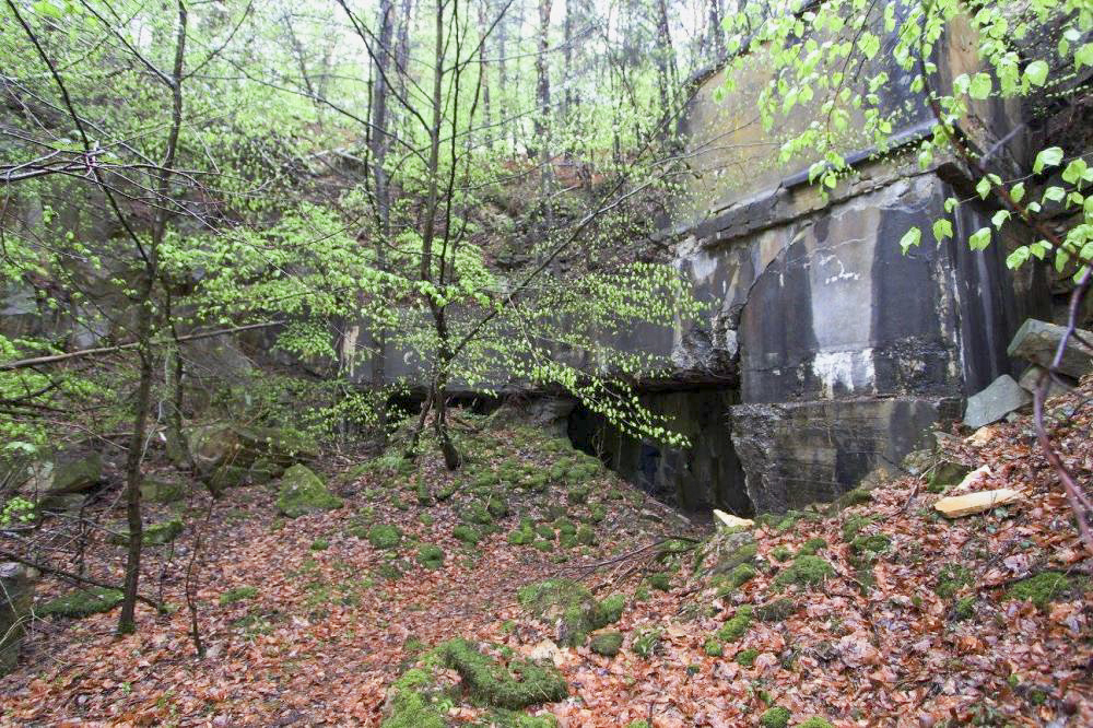 Ligne Maginot - HOCHWALD - RéDUIT - (Ouvrage d'infanterie) - Les ruines de l'entrée mixte détruite par une explosion - GRAMI