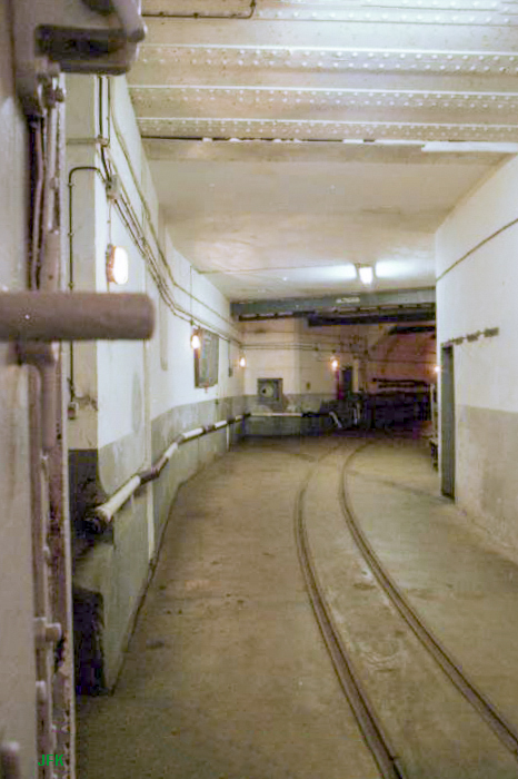 Ligne Maginot - SIMSERHOF - (Ouvrage d'artillerie) - Entrée munitions
Galerie entre les deux portes blindées - JFK