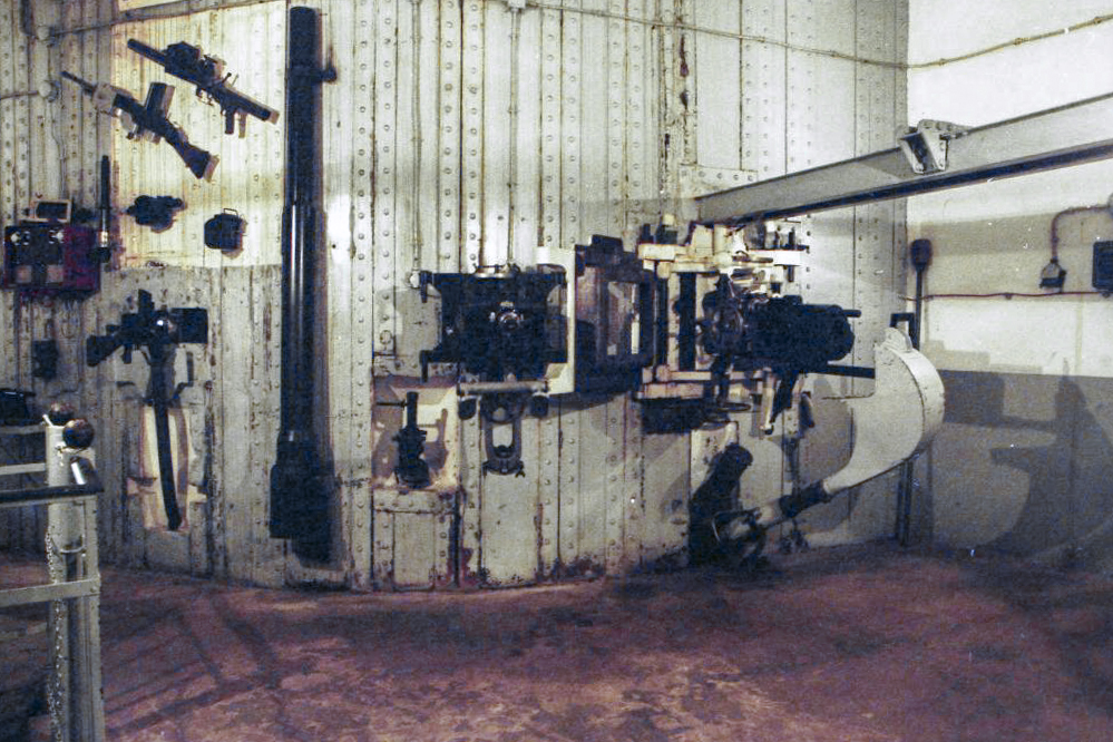 Ligne Maginot - SIMSERHOF - (Ouvrage d'artillerie) - Entrée munitions
Chambre de tir principale - JFK