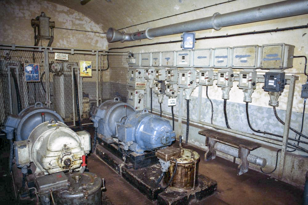 Ligne Maginot - SIMSERHOF - (Ouvrage d'artillerie) - Sous station tourelles au niveau des blocs avant - JFK