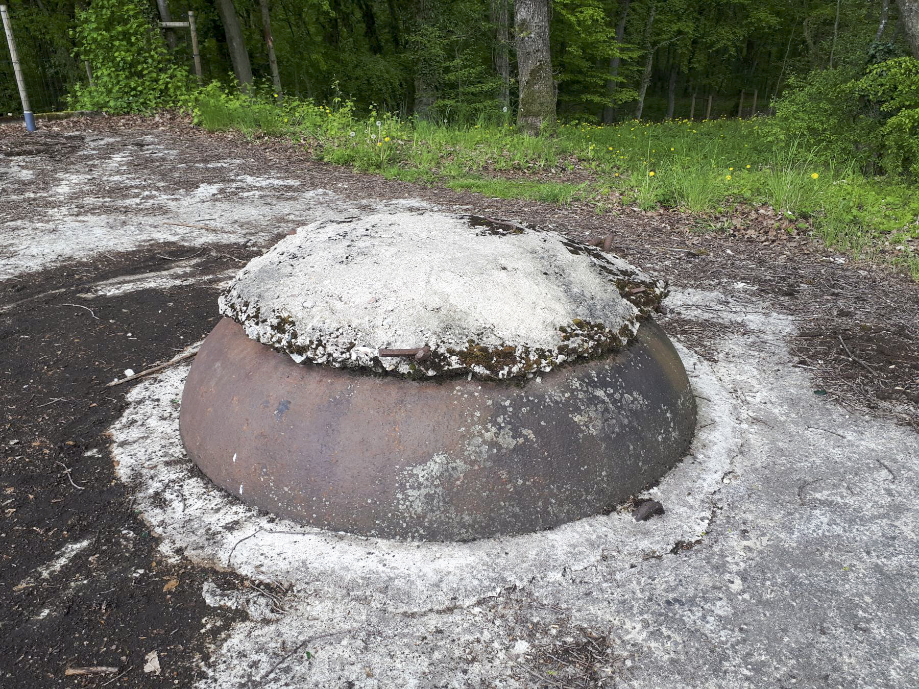 Ligne Maginot - BAMBESCH - A35 - (Ouvrage d'infanterie) - Bloc 2
La cloche lance grenades non équipée et obturée - Gregory Fuchs