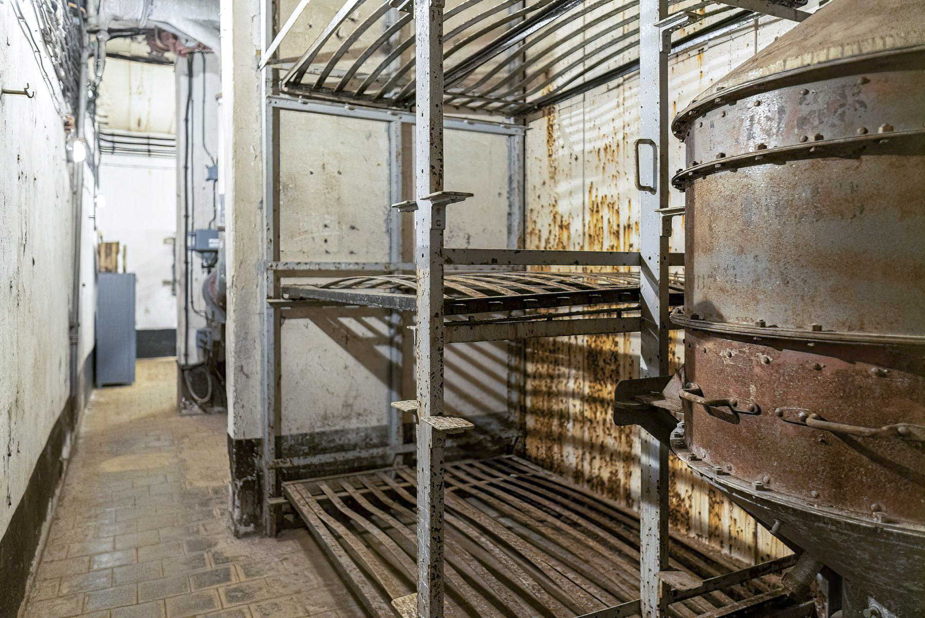 Ligne Maginot - GALGENBERG - A15 - (Ouvrage d'artillerie) - Entrée munitions
Filtre de la douche pour gazés. - David Palmer