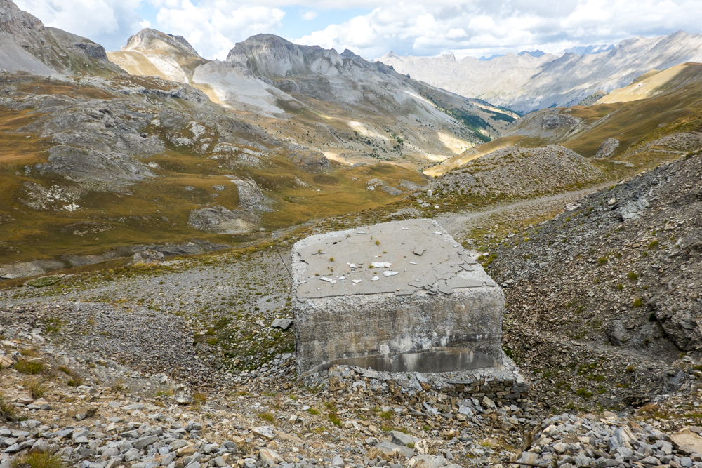 Ligne Maginot - GRANGES COMMUNES - (Ouvrage d'infanterie) - Bloc 1
Vu du dessus et dominant le Vallon des Granges Communes - Michel Teiten