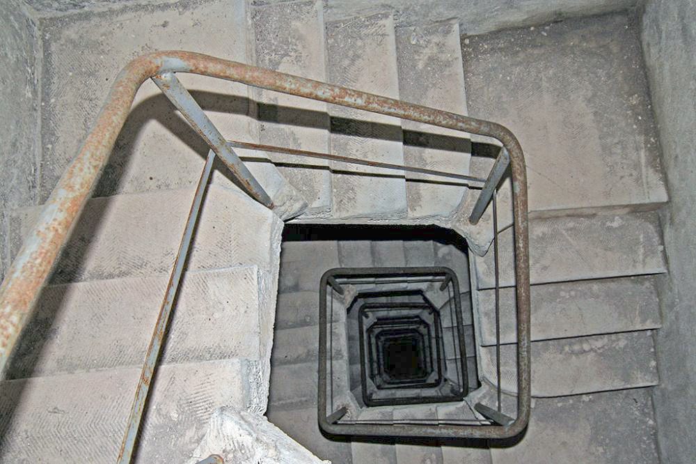 Ligne Maginot - GRANGES COMMUNES - (Ouvrage d'infanterie) - Bloc 2
La cage d'escalier vu d’en haut - STRECKER Jürgen