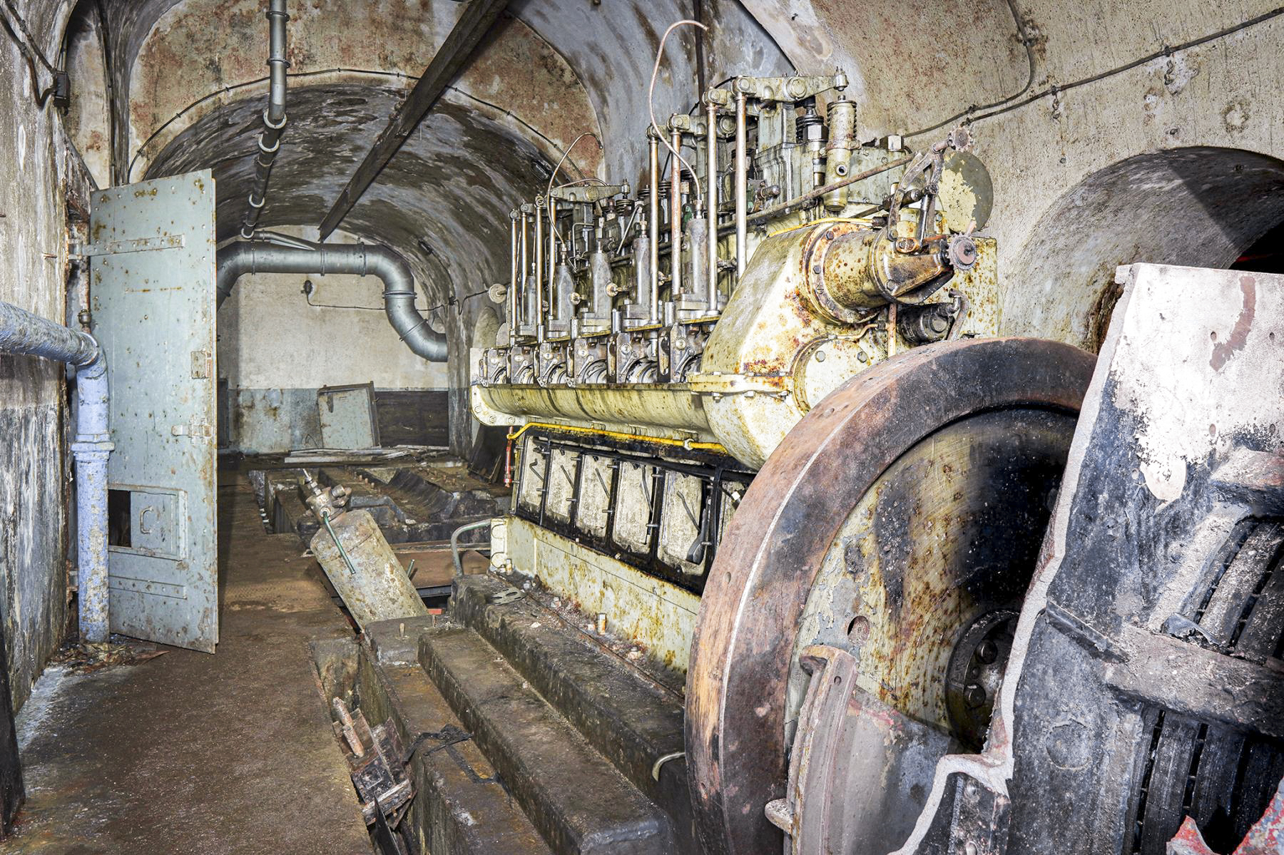 Ligne Maginot - BREHAIN - A6 - (Ouvrage d'artillerie) - L'usine électrique SGCM de 225 CV
 - David Palmer