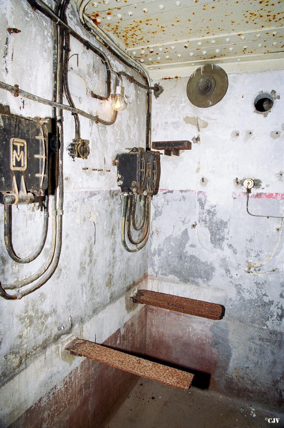 Ligne Maginot - SCHOENENBOURG - (Ouvrage d'artillerie) - Bloc 1
Local TSF - Lia VERMEULEN