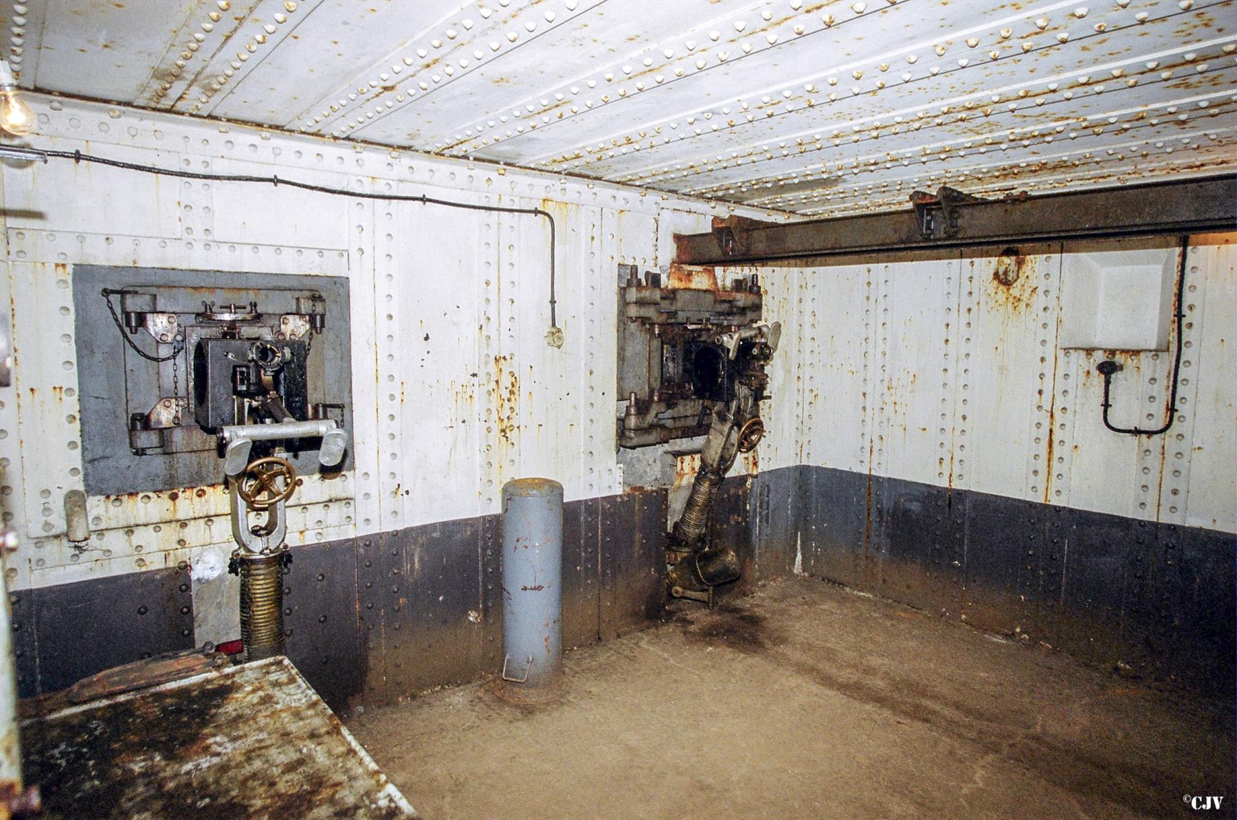 Ligne Maginot - SCHOENENBOURG - (Ouvrage d'artillerie) - Bloc 6
La chambre de tir - Lia VERMEULEN