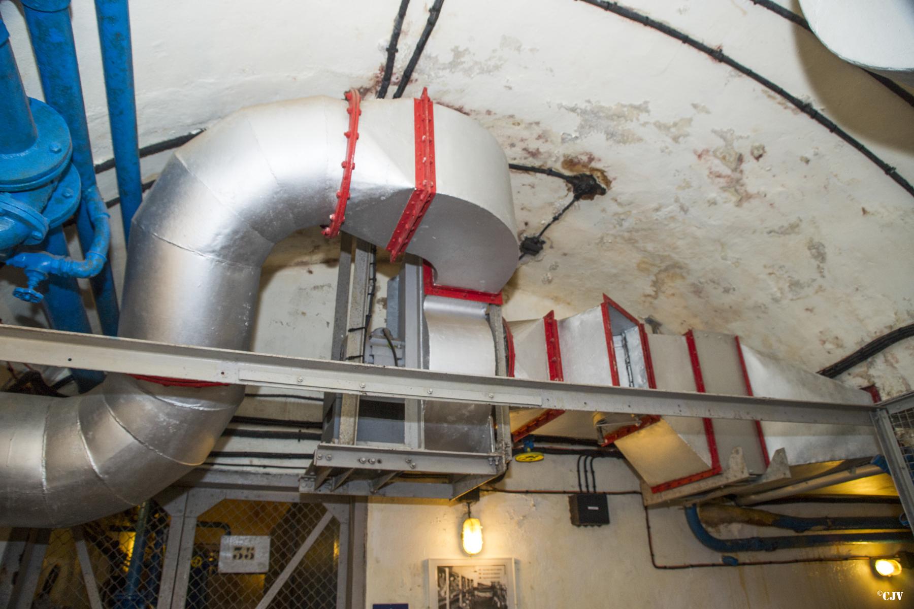 Ligne Maginot - SCHOENENBOURG - (Ouvrage d'artillerie) - Traitement d'air du casernement - Lia VERMEULEN