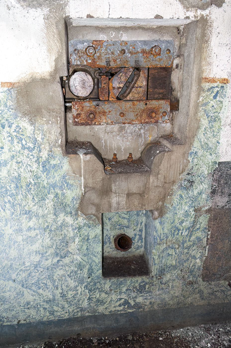 Ligne Maginot - METRICH - A17 - (Ouvrage d'artillerie) - Entrée munitions
Créneau FM
 - David Palmer