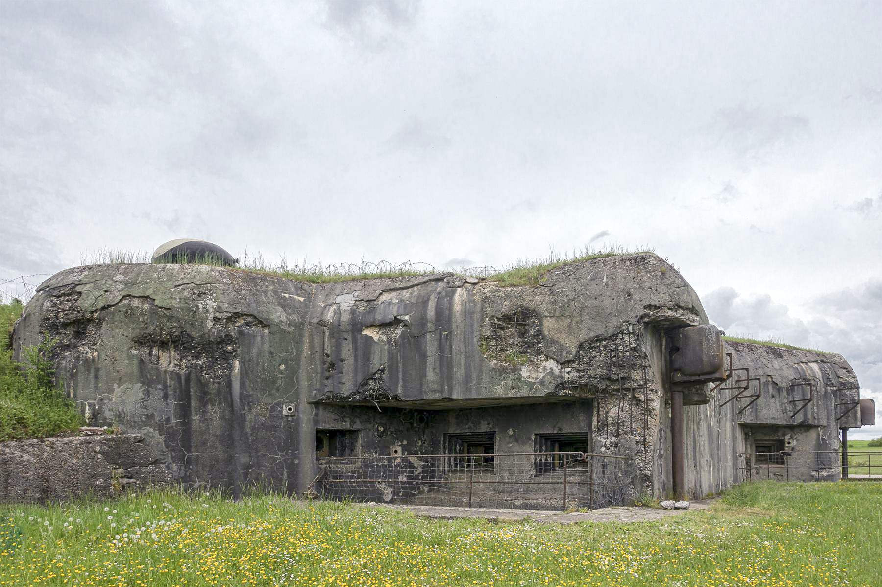 Ligne Maginot - ROHRBACH - FORT CASSO - (Ouvrage d'infanterie) - La façade du bloc 1 avec ses nombreuses traces de combat - David Palmer