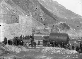 Ligne Maginot - CASERNE LOUTRAZ - (Casernement) - Les casernes Loutraz à Modane 
Arrivée de la citerne, photo prise après 1906
