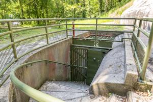 Ligne Maginot - SCHOENENBOURG - (Ouvrage d'artillerie) - Entrée des hommes
Escalier donnant accès
