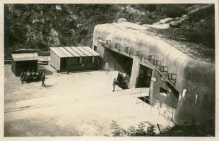 Ligne Maginot - HOCHWALD - (Ouvrage d'artillerie) - Bloc 8
Entrée munitions