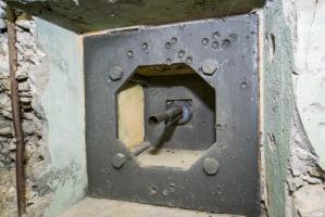 Ligne Maginot - Ouvrage de la Ferté - Bloc 1
FM de défense de l'entrée
Créneau type A pour FM 24/29 avec support RB assurant l'étanchéité de l'ensemble et la protection du tireur