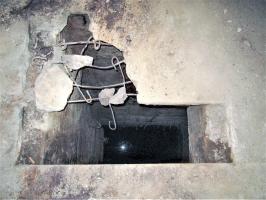 Ligne Maginot - ASCHBACH OUEST - (Casemate d'infanterie - Simple) - Etage inférieur
Le puits de liaison vers les dessous de l'ouvrage non construit d'Oberroedern. Creusé sur une dizaine de mètres, il a été aménagé en  citerne à eau