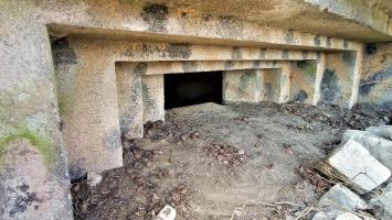 Ligne Maginot - KIRCHGRUBE SUD - (Blockhaus pour canon) - Détail du créneau pour canon 
Noter les restes de peinture de camouflage