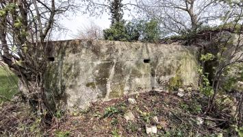 Ligne Maginot - KIRCHGRUBE SUD - (Blockhaus pour canon) - Le mur protégeant l'entrée hommes munis de deux créneaux d'observation