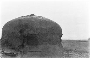 Ligne Maginot - OBERROEDERN NORD - (Casemate d'infanterie - Double) - Photo prise après les combats
La cloche GFM