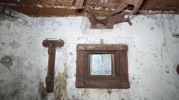 Ligne Maginot - SAEGEMUHLE - (Blockhaus pour arme infanterie) - Chambre de tir est
Trémie pour jumelage de mitrailleuse Reibel Mac 31 et Mitrailleuse Hotchkiss de 13,2 mm 