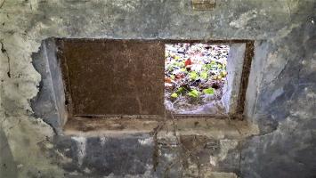 Ligne Maginot - 415D - PORT DU RHIN CENTRE 3 - (Blockhaus pour arme infanterie) - Chambre de tir inférieur
Créneau encore équipé de son volet en tôle