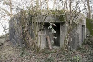 Ligne Maginot - 476 - BASSIN LOUIS ARMAND 1 - (Blockhaus pour canon) - Entrée du personnel et créneaux de défense rapprochée 
