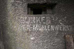 Ligne Maginot - 476 - BASSIN LOUIS ARMAND 1 - (Blockhaus pour canon) - Créneau de défense rapprochée des entrées
Marquage allemand 'Bunker der Mühlenwerk'