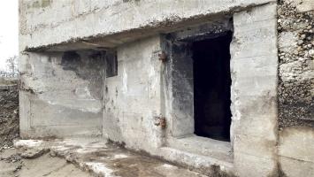 Ligne Maginot - 476E - MINOTERIE - (Blockhaus pour arme infanterie) - L'entrée
Noter les impacts sous le créneau