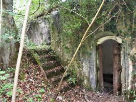 Ligne Maginot - BATTERIE DES PAYSANS - (Cuve pour canon) - PC de batterie et escalier vers l'observatoire d'artillerie