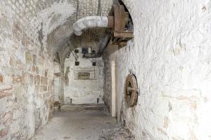 Ligne Maginot - FORT UHRICH (237°RI) - (PC) - Ventilateur dans le couloir donnant accès à l'entrée de guerre et aux latrines de l'aile droite

