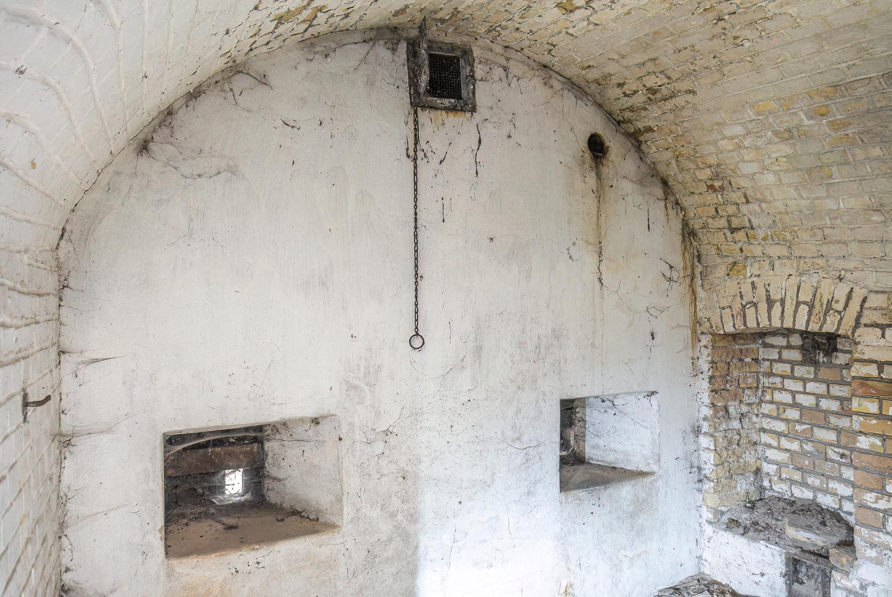 Ligne Maginot - FORT LEFEBVRE - (Divers) - Caponnière double du saillant de tête
Coffre de flanquement avec deux créneaux de fusillade - David Palmer