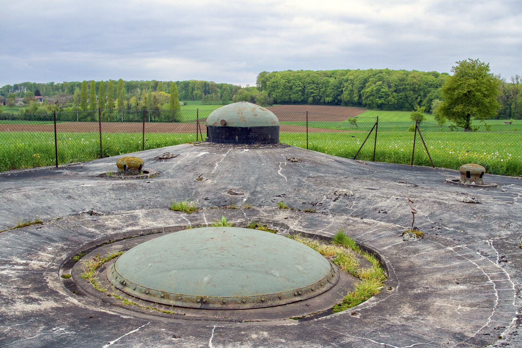 Ligne Maginot - SCHOENENBOURG - (Ouvrage d'artillerie) - Bloc 5
Tourelle de 81 et cloche GFM - Michel Teiten