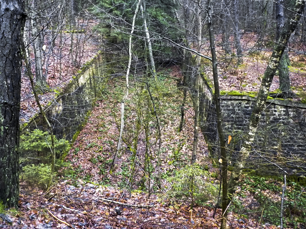 Ligne Maginot - HOCHWALD (FOSSé ANTICHAR DU) - (Obstacle antichar) - Fossé antichar au niveau de la casemate C2 - Aditus
