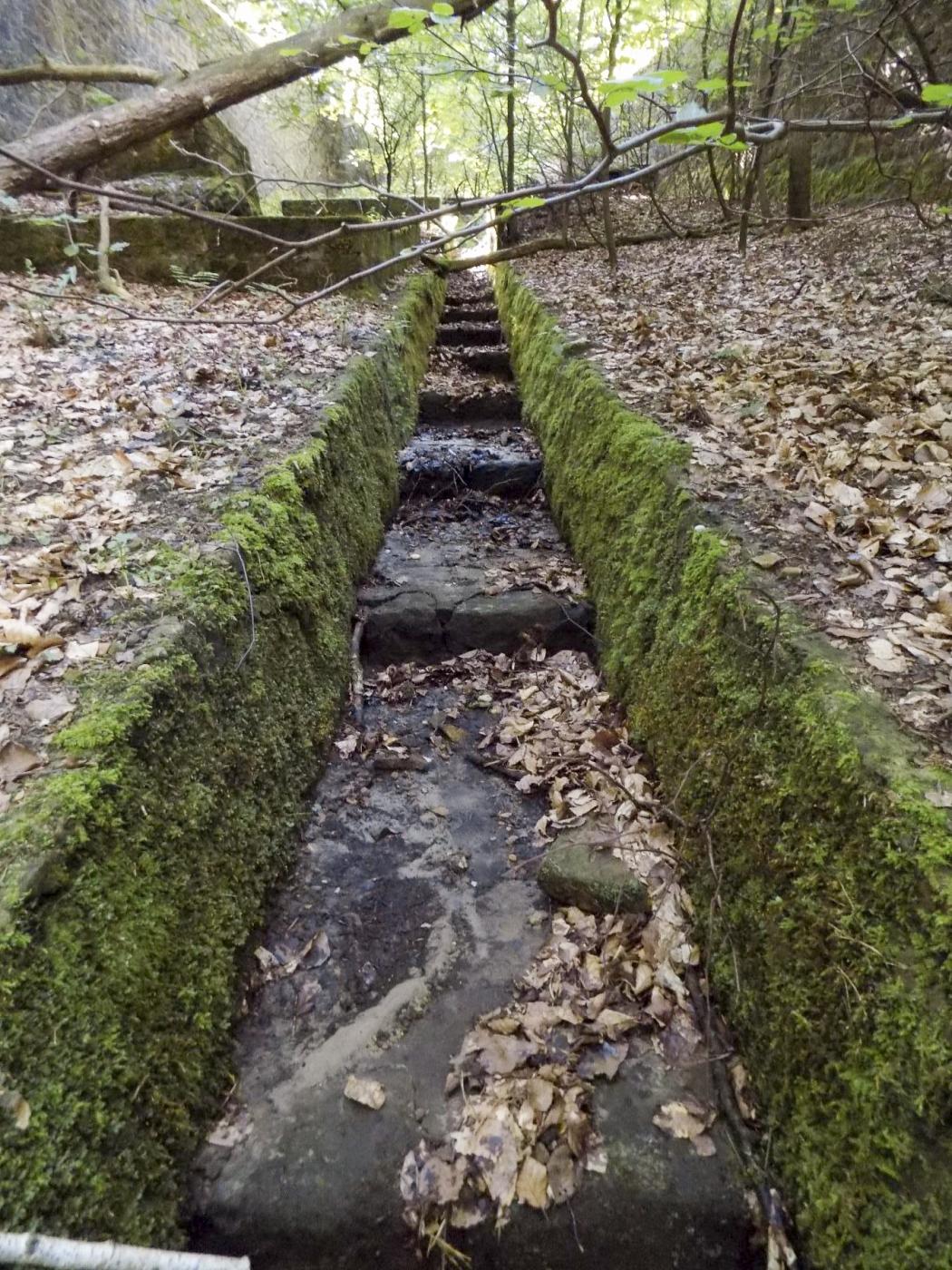 Ligne Maginot - HOCHWALD (FOSSé ANTICHAR DU) - (Obstacle antichar) - Canal pour l'écoulement des eaux en forme d'escalier - JL