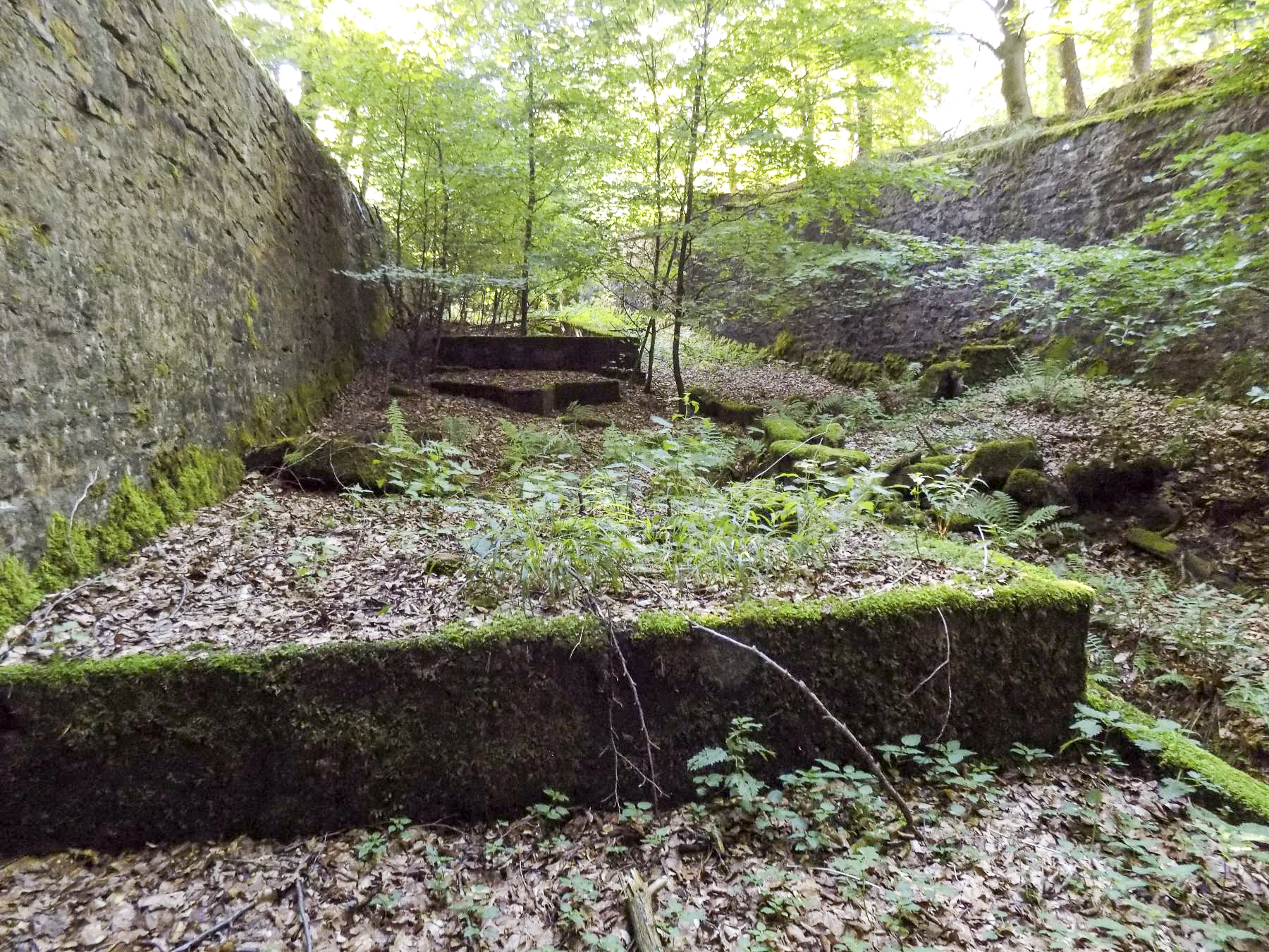 Ligne Maginot - HOCHWALD (FOSSé ANTICHAR DU) - (Obstacle antichar) - Fondation présente dans le fosse entre C5 et C6 - JL