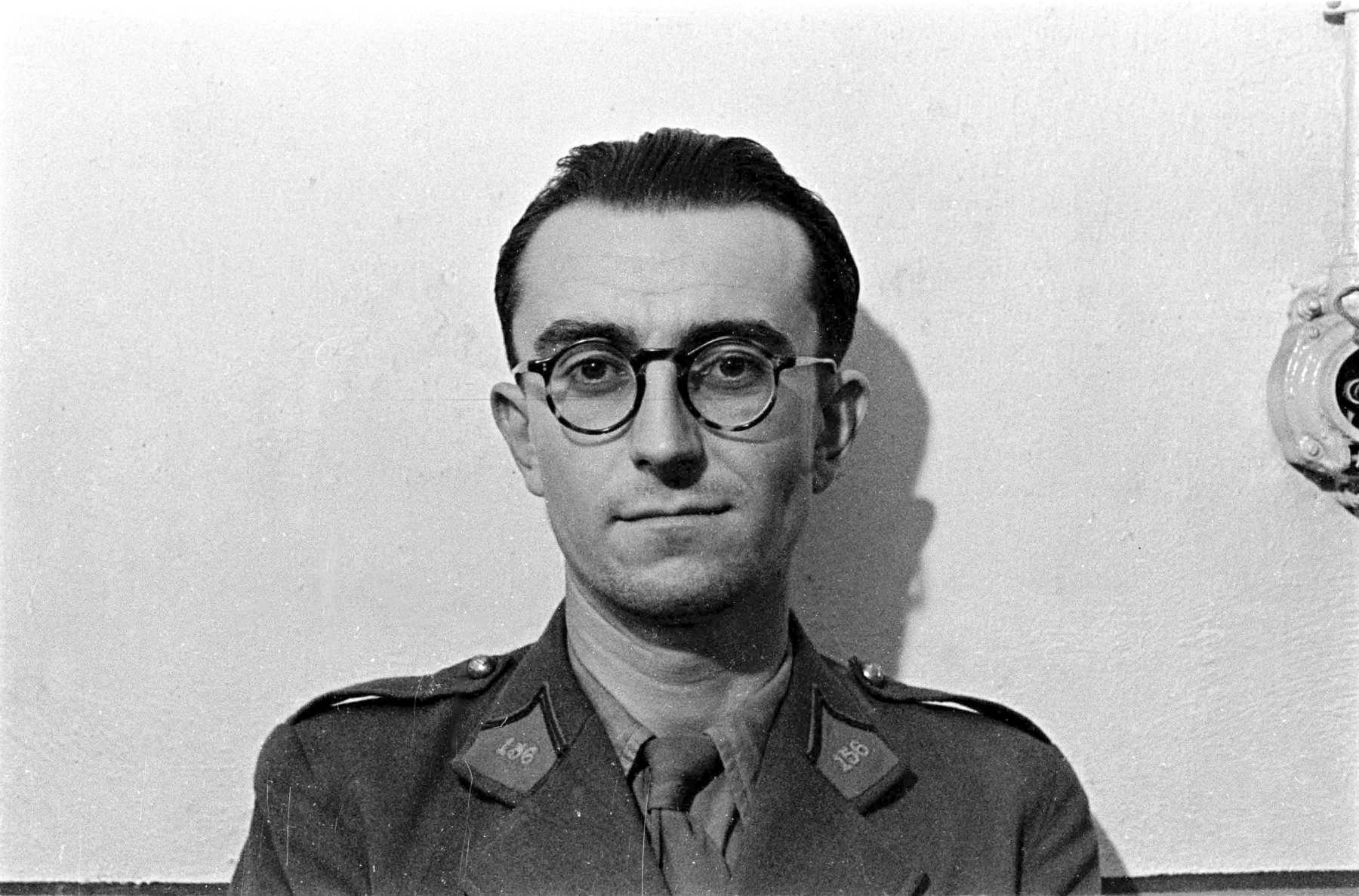 Ligne Maginot - HOCHWALD - (Ouvrage d'artillerie) - Les officiers de l'ouvrage
Le SLt Piet, commandant l'artillerie du bloc 3 - Albert HAAS