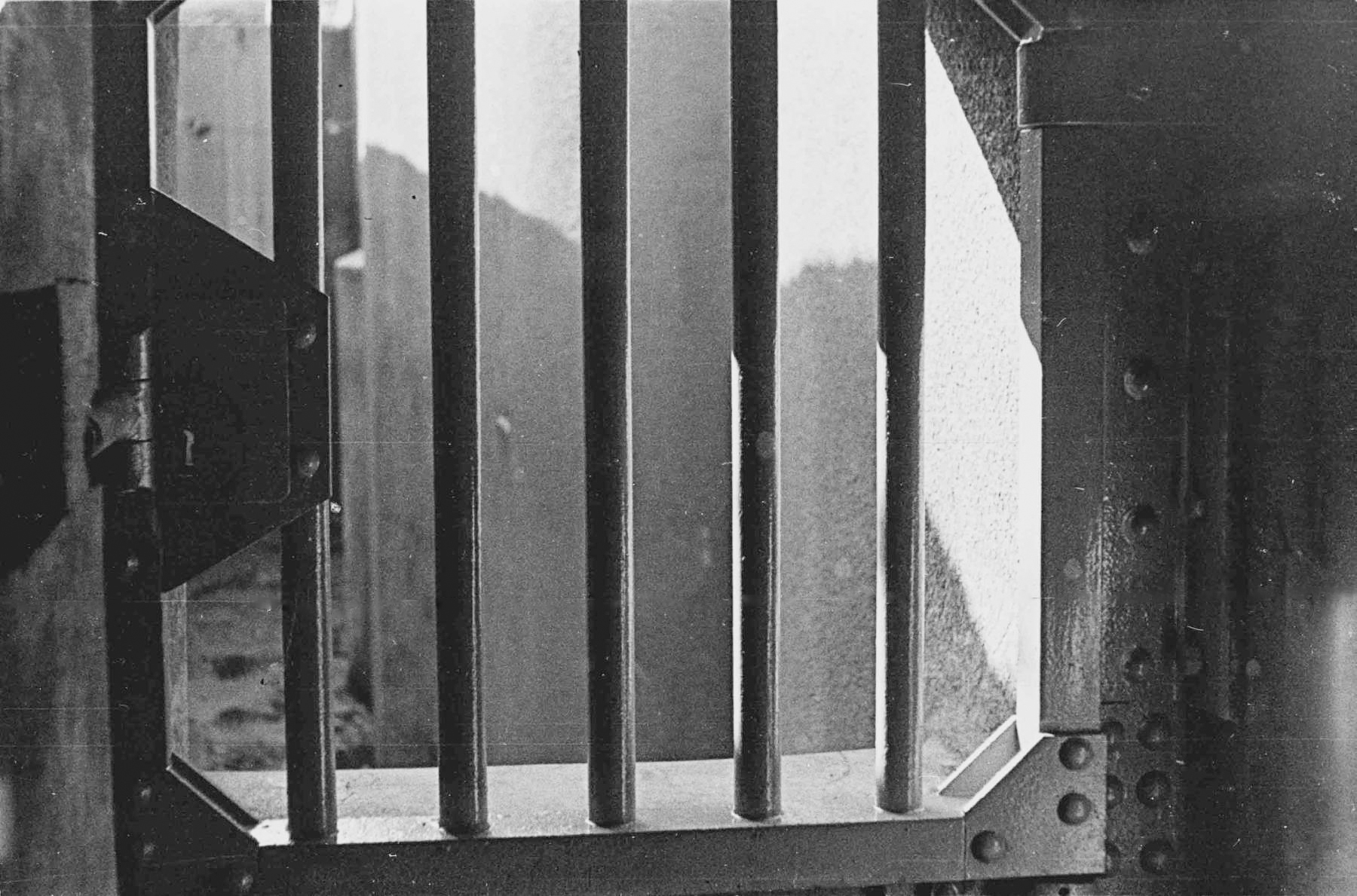 Ligne Maginot - HOCHWALD - (Ouvrage d'artillerie) - Bloc 3
L'issue de secours, grille defensive
 - Albert HAAS