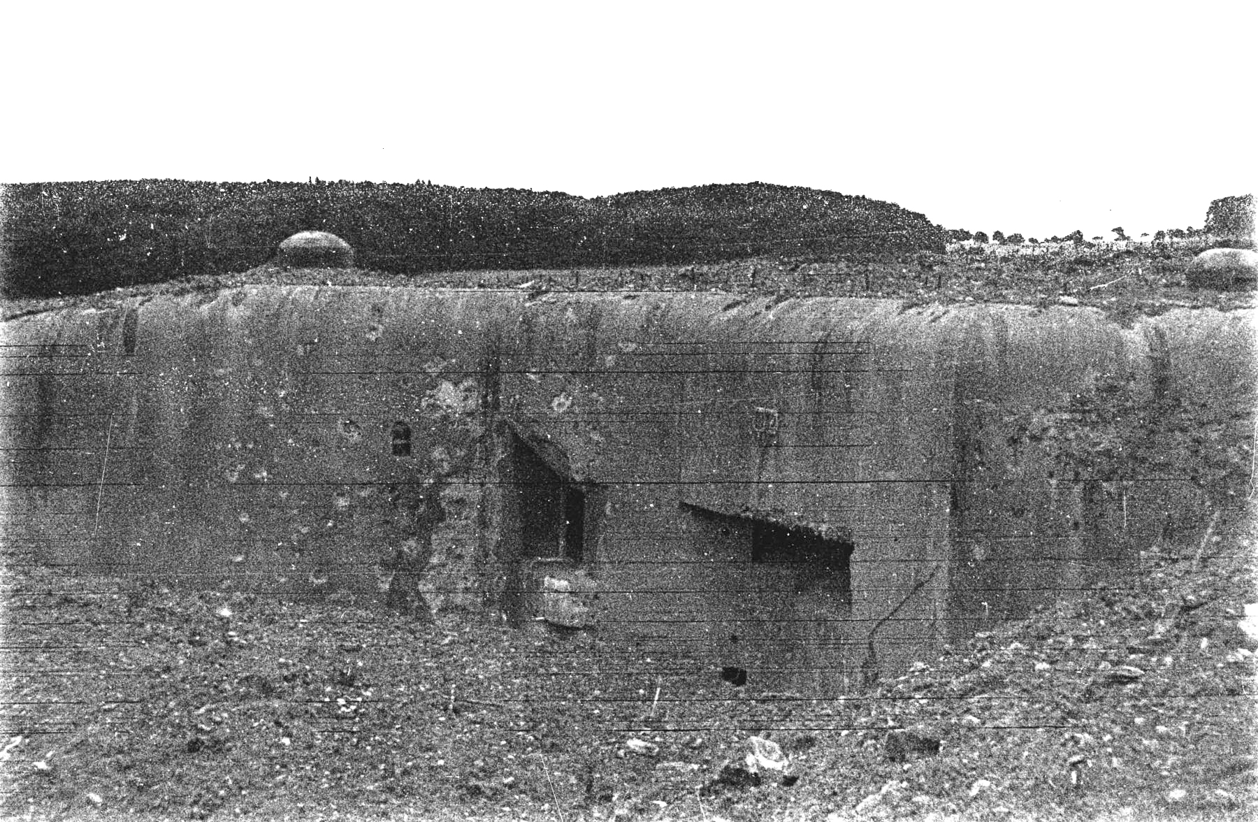 Ligne Maginot - HOCHWALD - (Ouvrage d'artillerie) - Bloc 13
Lance bombe de 135 sous casemate
Le bloc après les combats - Albert Haas