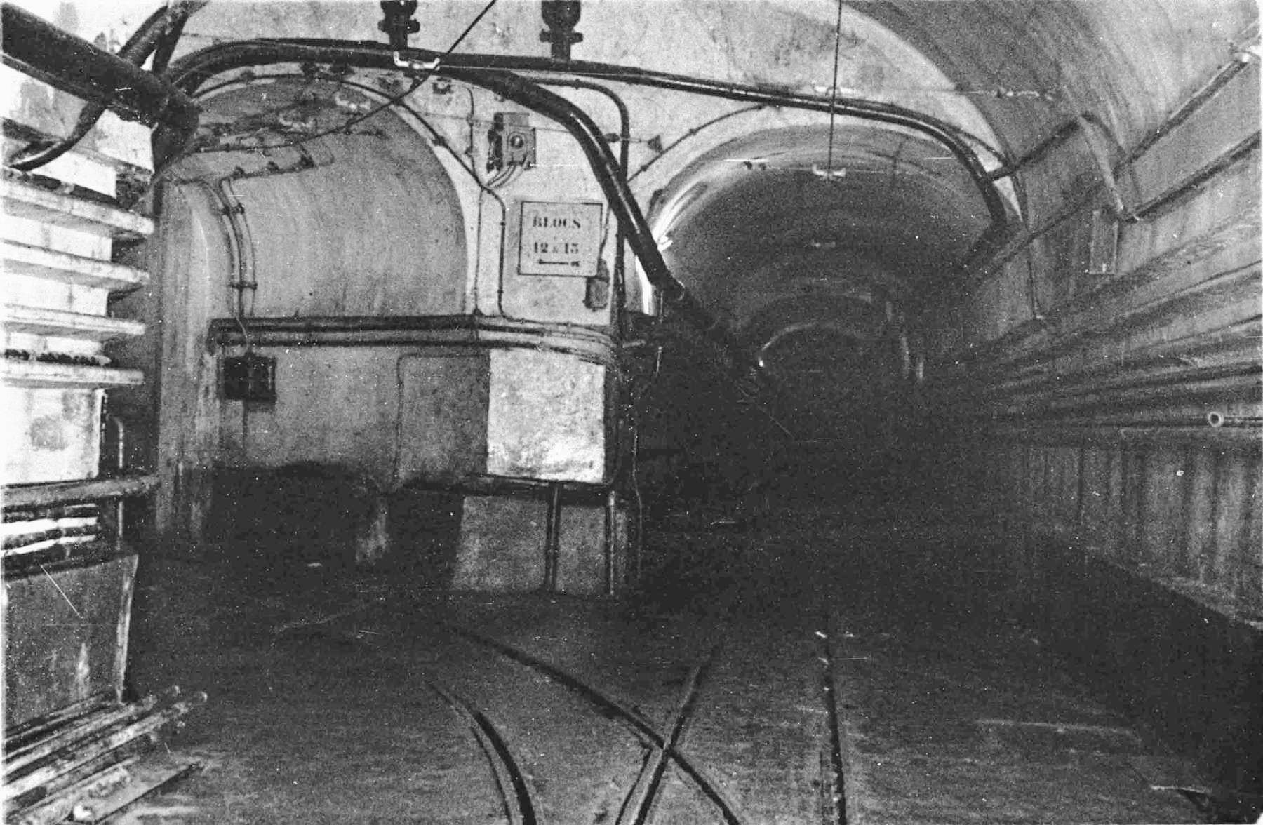 Ligne Maginot - HOCHWALD - (Ouvrage d'artillerie) - L'intersection de la galerie avec l'embranchement vers les blocs 12 et 13
 - Albert HAAS